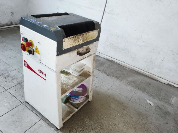 Furniture and shelving for store - Ski grinder - Mannequins and various equipment - Judicial Liquidation no. 75/2024 - Court of Ancona