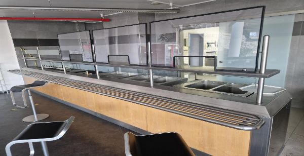 Utrustning för restaurangauktion: komplett matsal kök och möbler - Privat Försäljning