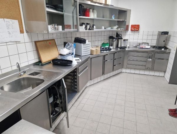 Utrustning för restaurangauktion: komplett matsal kök och möbler - Privat Försäljning