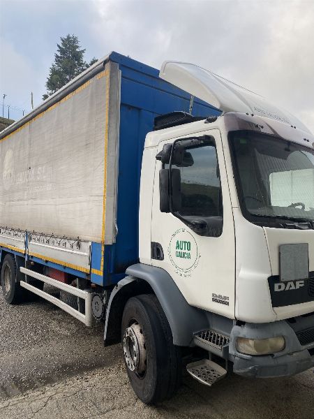 Dos camiones IVECO y un camión DAF en Pontevedra - Juzgado de lo Mercantil N. 3 de Pontevedra