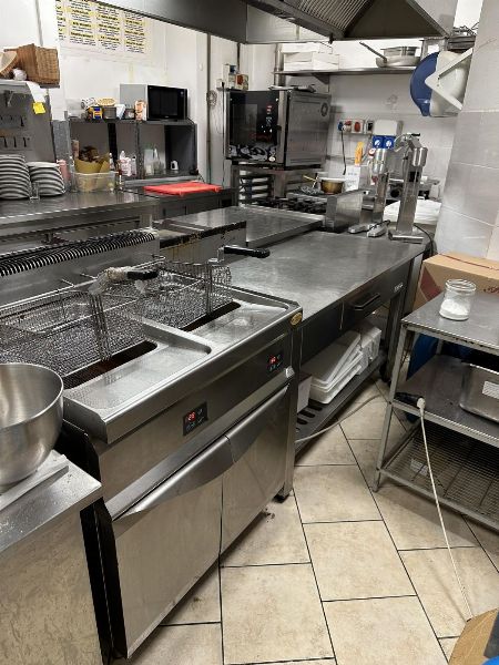 Nábytok a vybavenie pre reštaurácie - Súdna správa č. 22/7816 - Okresný súd v Verone