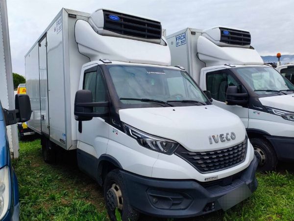 Nákladné automobily a dodávky - Mercedes, IVECO a MAN - hmotný majetok pochádzajúci z leasingu - Predaj 3