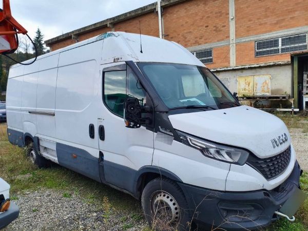 Nákladné automobily a dodávky - Mercedes, IVECO a MAN - hmotný majetok pochádzajúci z leasingu - Predaj 3