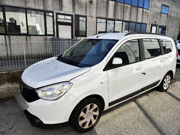 Maskiner for tekstilproduksjon &ndash; Dacia Lodgy bil &ndash; Rettslig avvikling 65/2025 &ndash; Domstolen i Vicenza &ndash; Salg 3