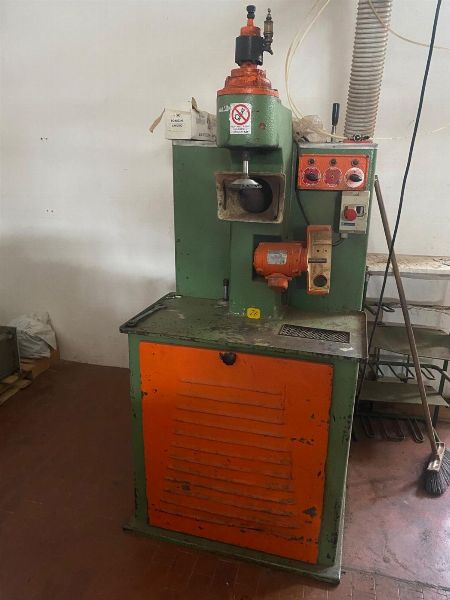 Machinari e Attirizzaturi - Setturi calzatureru - Auto - Liquidazzioni Giudizziaria n. 11/2025 - Tribbunali di Fermo&nbsp;- Vendita 3