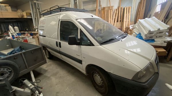 Dve vozili, industrijski stroji, orodja in pomožna oprema v Zaragozi &ndash; Gospodarsko sodi&scaron;če &scaron;t. 1 v Zaragozi