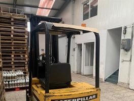 Conjunto de veh&iacute;culos, maquinaria y mobiliario de empresa en Bexo, A Coru&ntilde;a