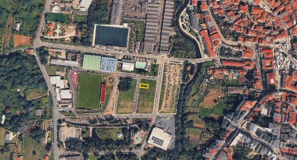 Cuatro viviendas y un local comercial en un mismo edificio, junto con tres suelos urbanos continuos, en Betanzos (A Coruña)- Juzgado de lo Mercantil Nº1 de A Coruña