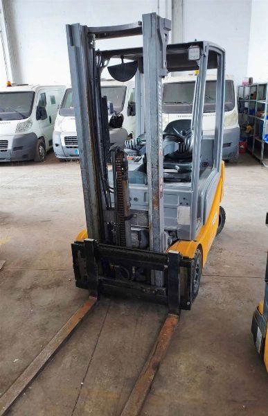 Carretillas elevadoras y tractor eléctrico - bienes de equipo procedentes de leasing - Venta 5