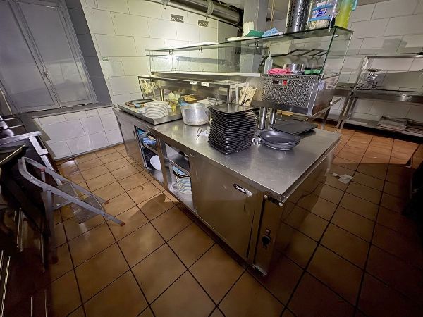 M&ouml;bel und Ausstattung f&uuml;r die Gastronomie - Gerichtliche Liquidation 19/2026 - Gericht Padua - Verkauf 2
