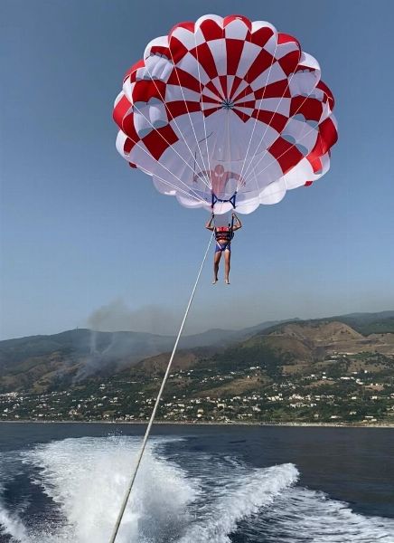Imbarcazion Revival, atrezad&uuml;re Parasailing e Banana Boat da 20 Post - Vendita Privada - vendita - 2