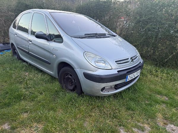 Twee voertuigen en een motorfiets in Pontevedra - Handelsrechtbank nr. 1 van Pontevedra