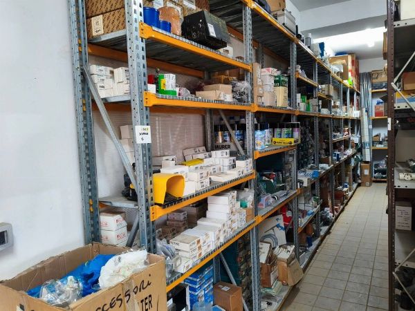 Sklad průmyslových náhradních dílů – regály a kancelářské vybavení – Soudní likvidace č. 25/2025 – Soud ve Viterbu – Prodej 2