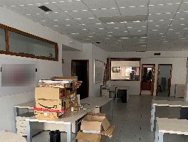 Conjunto de material mobiliario de oficina&nbsp;y equipos inform&aacute;ticos