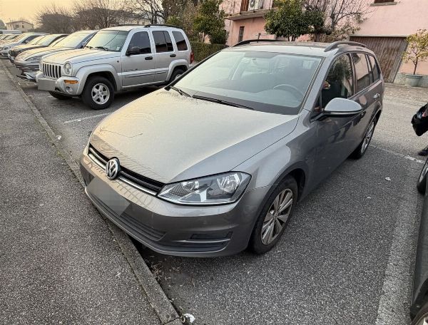 Mobili Varios y Equipos de Oficina - Volkswagen Golf Variant - Liquidaci&oacute;n Judicial 250/2025 - Tribunal de Brescia