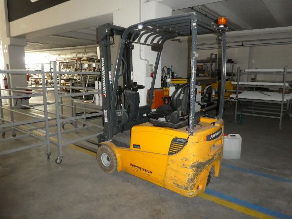 Elektrisk materiell for belysning - Reolsystemer og gaffeltruck - Kontorm&oslash;bler og kontorelektronikk Rettlig avvikling 27/2025 - Tingretten i Trento
