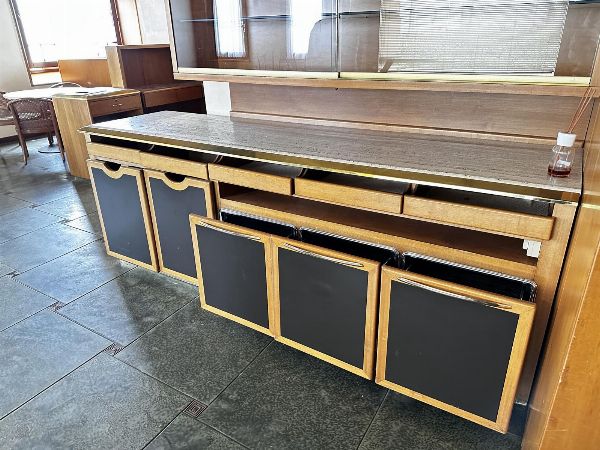 Møbler og utstyr til serveringsbransjen - Kontrollert likvidasjon 93/2025 - Tingretten i Vicenza