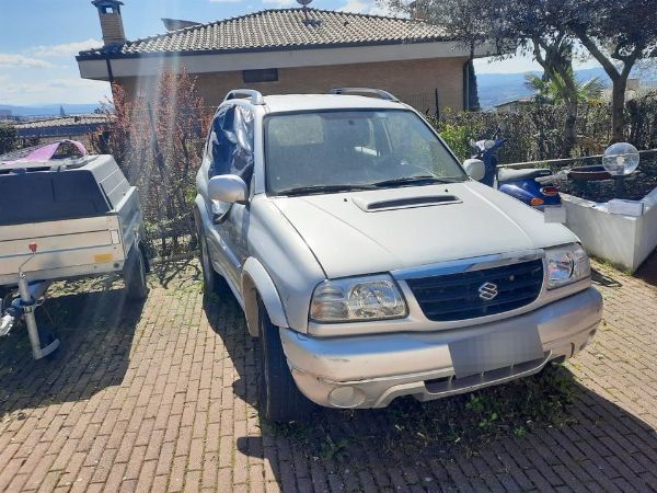 Suzuki Gran Vitara, - Mobilier et équipements de restauration - Liquidation judiciaire n° 42/2025 - Tribunal de Pérouse