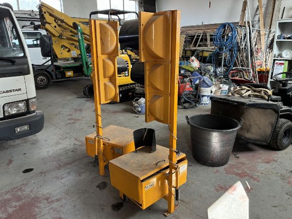 Auto e Moto BMW - Atrezzadure da cantèr edile e stradale - Liquidazion Giudiziale 39/2025 - Tribunale de Rovigo