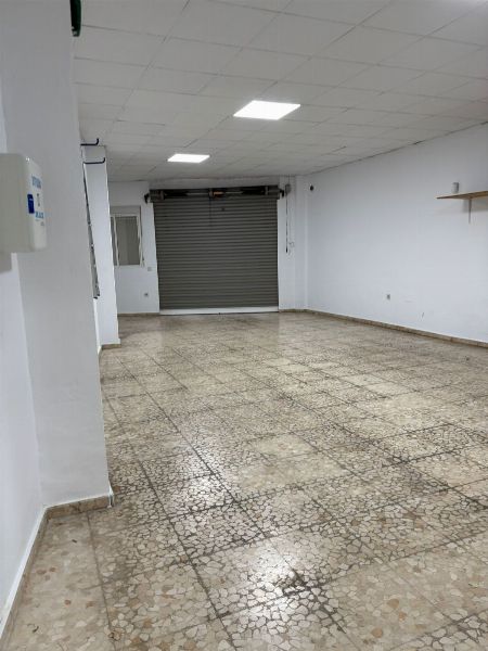 Local Comercial en Primera Línea del Paseo Marítimo de Adra, Almería - Juzgado de lo Mercantil N.º 1 de Almería
