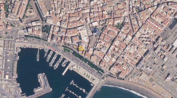 Local Comercial en Primera L&iacute;nea del Paseo Mar&iacute;timo de Adra, Almer&iacute;a 