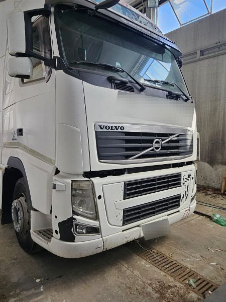 Cami&otilde;es tratores rodovi&aacute;rios, semirreboques frigor&iacute;ficos e carrinhas IVECO - Administra&ccedil;&atilde;o Judicial 83/2022 - Tribunal de Reggio Calabria - Venda 2