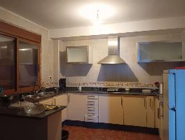 Un chalet independiente y dos terrenos urbanos ubicados en Salvaterra de Mi&ntilde;o, Pontevedra
