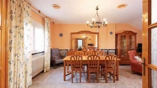 Chalet de dos plantas ubicado en Villa de Otura, Granada- Juzgado de lo Mercantil Nº2 de Granada