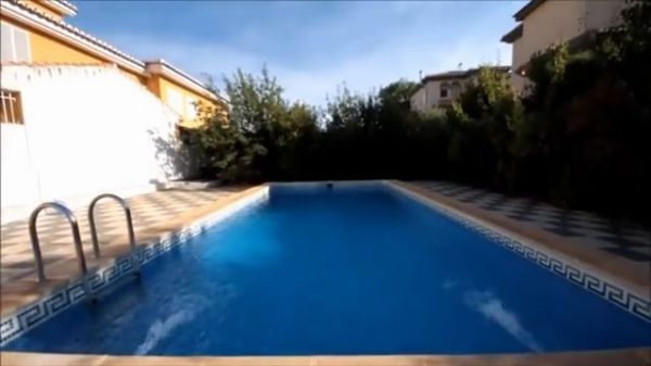 Chalet de dos plantas ubicado en Villa de Otura, Granada- Juzgado de lo Mercantil Nº2 de Granada
