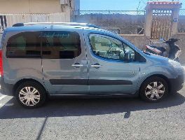 Dos veh&iacute;culos ubicados en Tenerife 
