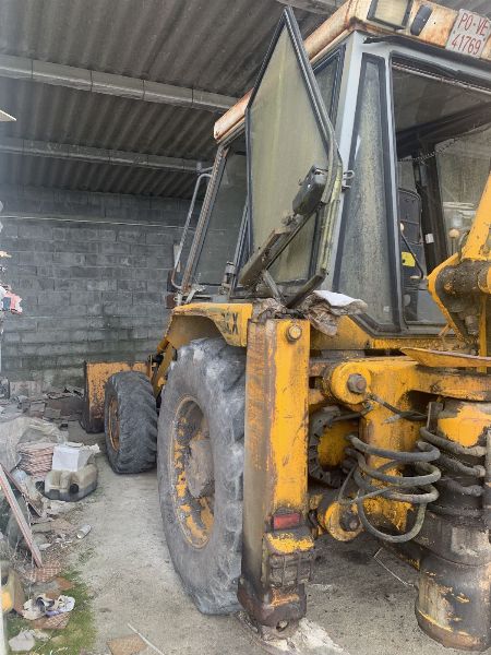 Dos camiones y una retroexcavadora en Pontevedra - Juzgado De Lo Mercantil Número 1 de Pontevedra
