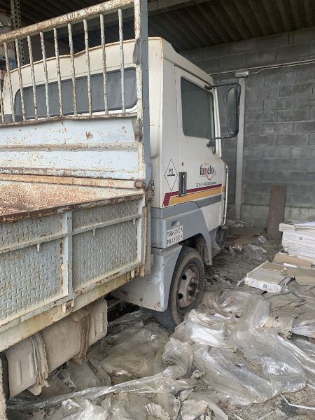 Dos camiones y una retroexcavadora en Pontevedra - Juzgado De Lo Mercantil Número 1 de Pontevedra