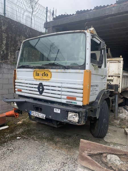 Dos camiones y una retroexcavadora en Pontevedra - Juzgado De Lo Mercantil Número 1 de Pontevedra