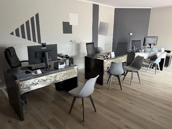 Mobilier et &eacute;quipements de bureau - Liquidation judiciaire 82/2026 - Tribunal de Brescia