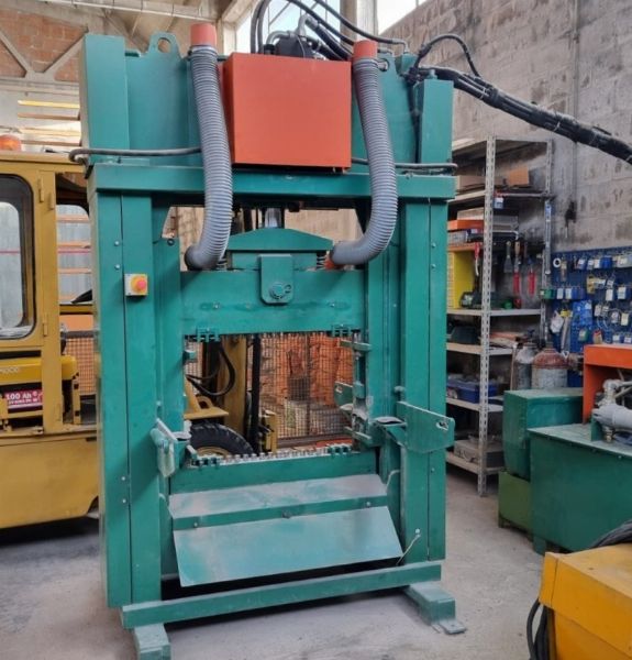 Manufatti edili e decorativi - Macchinari, stampi e uffici - Liquidazione Giudiziale 51/2025 - Tribunale d’Avellino