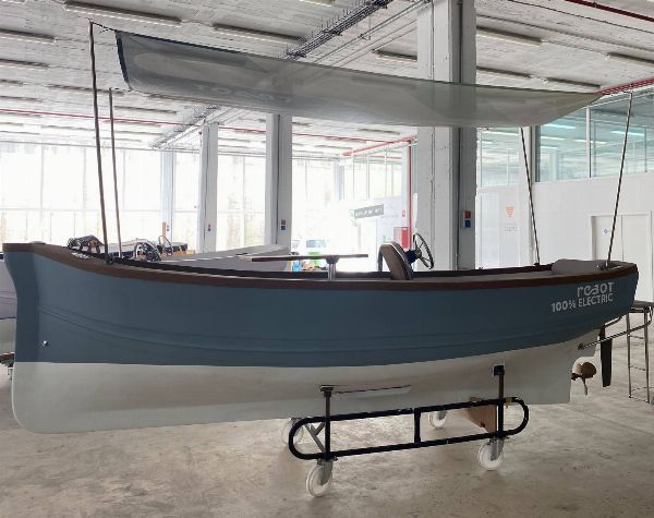 Electric boats and their molds located in Menorca - Commercial Court No. 3 Palma de Mallorca