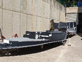 Dos embarcaciones el&eacute;ctricas y sus moldes ubicados en Menorca