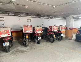 Equipamiento de hosteler&iacute;a, 9 ciclomotores, mobiliarios y equipos inform&aacute;ticos en Torremolinos