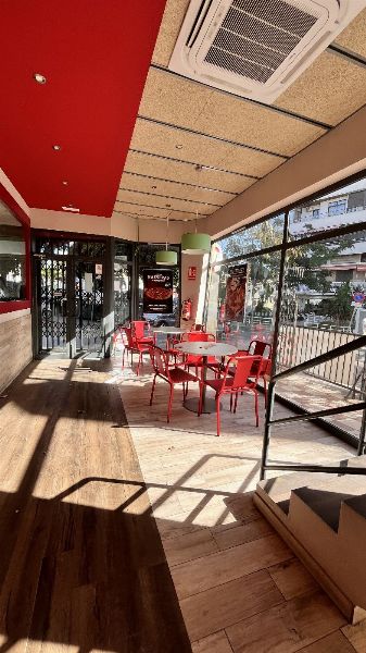 Attrezzature per la ristorazione, arredi e apparecchiature informatiche a Torremolinos - Tribunale Commerciale n.º 2 di Málaga