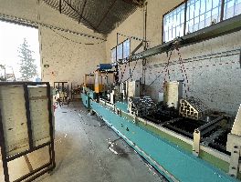 Nave industrial, conjunto de maquinaria para el trabajo de la madera, mobiliario y existencias