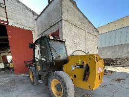Nave industrial, conjunto de maquinaria para el trabajo de la madera, mobiliario y existencias