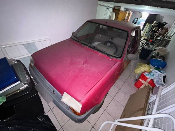 Pohi&scaron;tvo in oprema za bar in picerijo &ndash; Renault 5 &ndash; Sodni stečaj (Liquidazione Giudiziale) &scaron;t. 2/2026 &ndash; Sodi&scaron;če Bari
