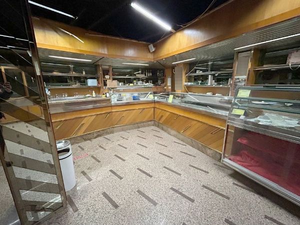 Pohi&scaron;tvo in oprema za bar in picerijo &ndash; Renault 5 &ndash; Sodni stečaj (Liquidazione Giudiziale) &scaron;t. 2/2026 &ndash; Sodi&scaron;če Bari