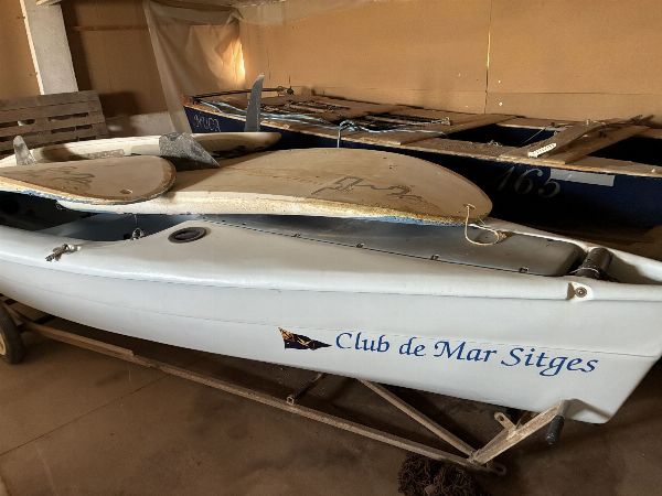 Mobiliario y equipamiento de complejo socio-deportivo y de restauraci&oacute;n - Juzgado de lo Mercantil N&ordm;7 de Barcelona