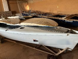 Mobiliario y equipamiento de complejo socio-deportivo y de restauraci&oacute;n