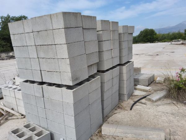 Materialer og udstyr til byggeri, - kontormøbler - Retslikvidation nr. 8/2026 - Retten i Cassino