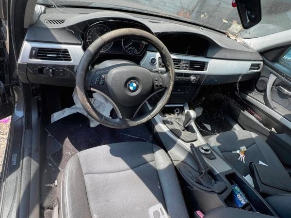 BMW 330d - Biens d'équipement en leasing - Intrum Italy S.p.A