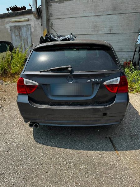 BMW 330d - Biens d'équipement en leasing - Intrum Italy S.p.A