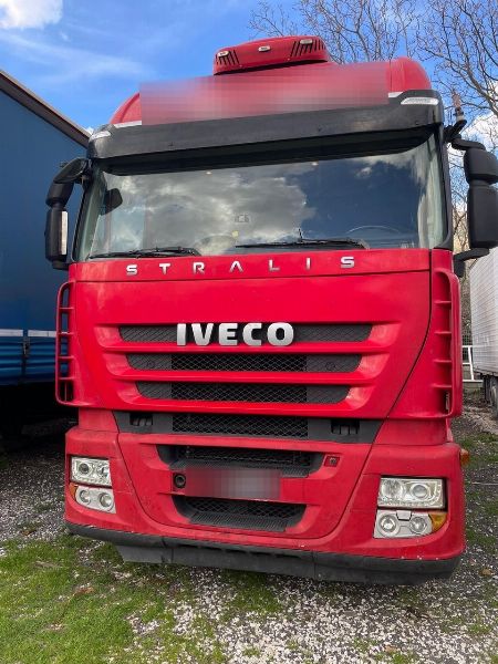 Tracteurs routiers IVECO - Biens d'équipement en leasing - Intrum Italy S.p.A