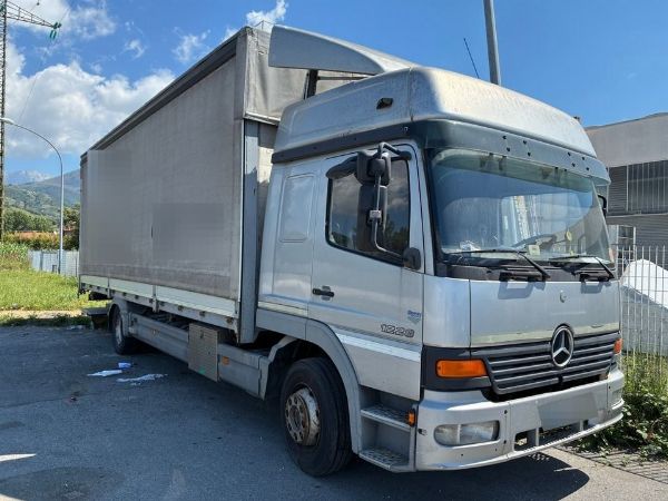 Namještaj i oprema za slastičarnicu, - Mercedes kamion - 3D pisač i fotokopirni uređaji - Sudska likvidacija br. 28/2026 - Sud u Pisi